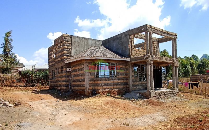 Semi-Complete 4 Bedroom House for sale in Kamangu, California Estate.