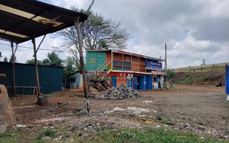 Prime commercial plot in Gitaru