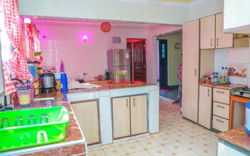 3 Bedroom Master Ensuite Bungalow For Sale Near Kamangu Shopping Center.