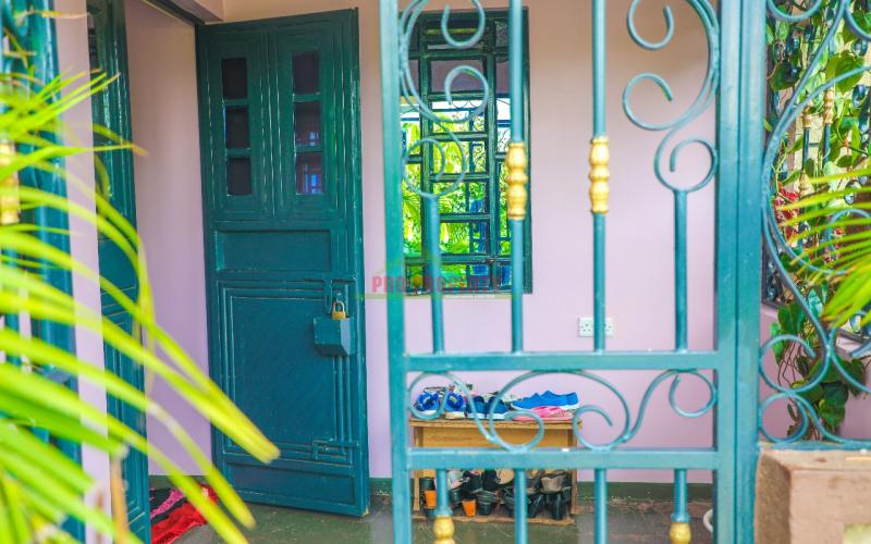 3 Bedroom Master Ensuite Bungalow For Sale Near Kamangu Shopping Center.