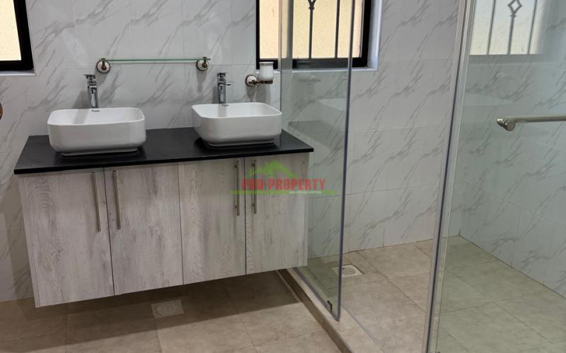 6 Bedroom  Ultra-modern Maisonette For Sale In Daykio, Bustani, Ruiru