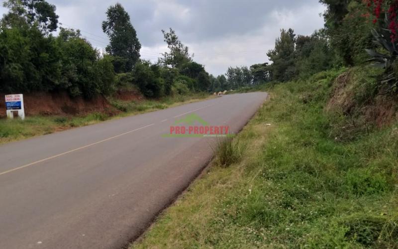 Prime Residential  100 × 100 Touching Tarmac Plots For Sale In Lusingeti