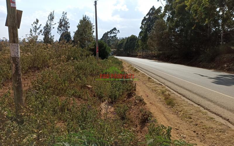 Commercial Touching Tarmac Plot for Sale in Kamangu