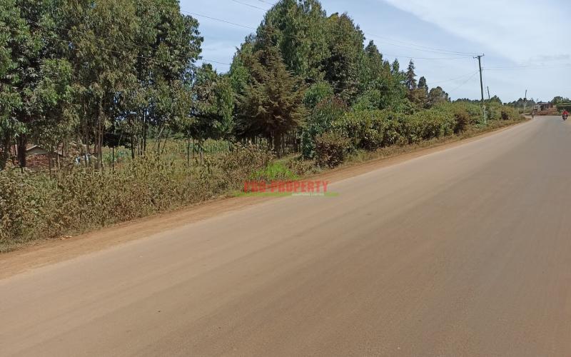 Touching Tarmac Plot For Sale In Ondiri, Karai Area.