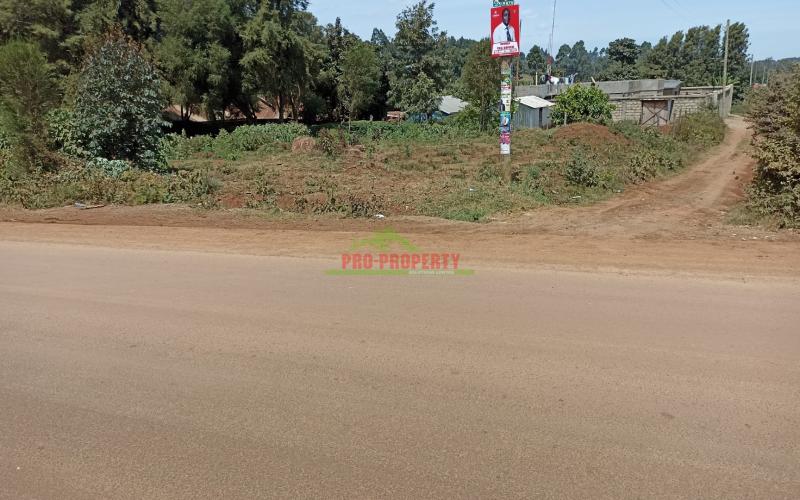 Touching Tarmac Plot For Sale In Ondiri, Karai Area.