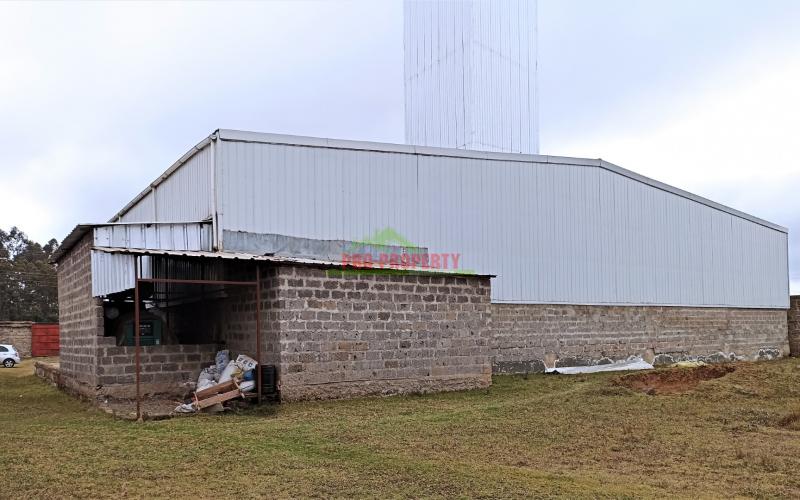 Commercial Go Down For Sale Along The Nairobi-nakuru Highway.