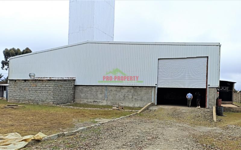 Commercial Go Down For Sale Along The Nairobi-nakuru Highway.
