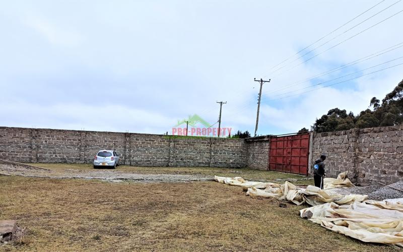 Commercial Go Down For Sale Along The Nairobi-nakuru Highway.