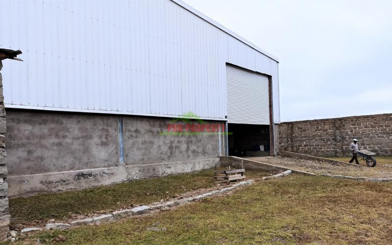 Commercial Go Down For Sale Along The Nairobi-nakuru Highway.