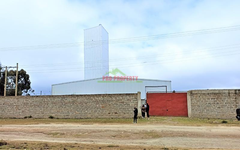 Commercial Go Down for Sale Along the Nairobi-Nakuru Highway.