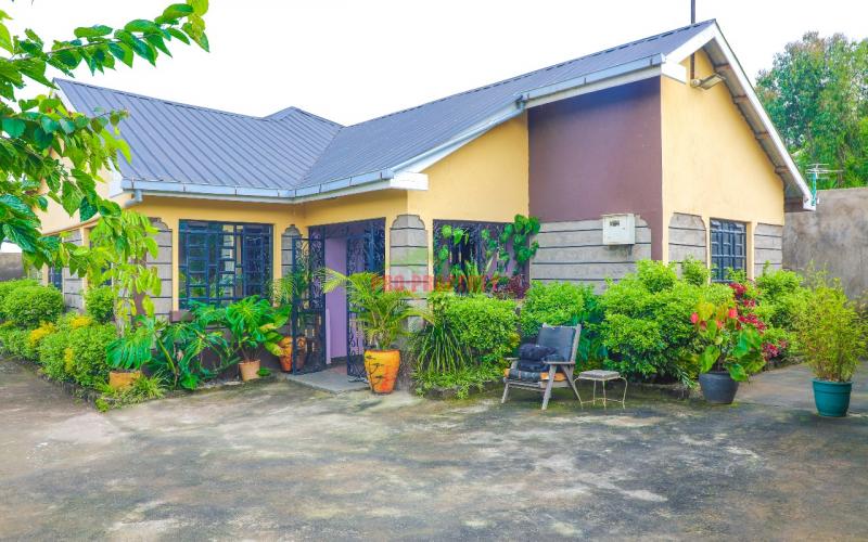 3 Bedroom Master Ensuite Bungalow For Sale Near Kamangu Shopping Center.